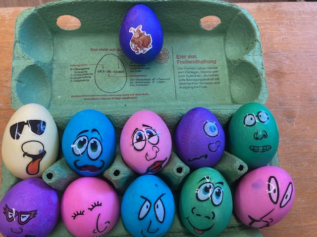 Ein Bild, das Ei, Osterei, Ostern, Eierfarbe enthält.

Automatisch generierte Beschreibung